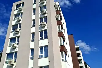 Тристаен апартамент с балкон в Дружба 2, София