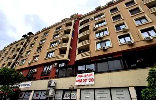 Тристаен апартамент с голяма тераса в Дружба 2, София