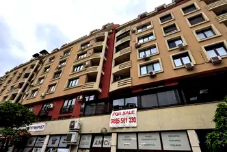Тристаен апартамент с голяма тераса в Дружба 2, София