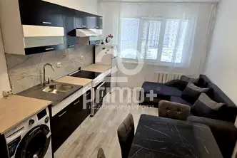 Тристаен апартамент с южно изложение в Дружба 2, София