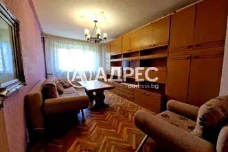 Двустаен апартамент в Дървеница близо до метро