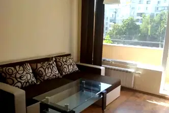 Двустаен апартамент с тераса в Дървеница, София