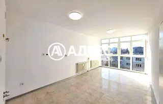 Двустаен апартамент в София, Гео Милев