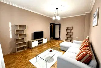 Тристаен апартамент с две бани в Гео Милев, София