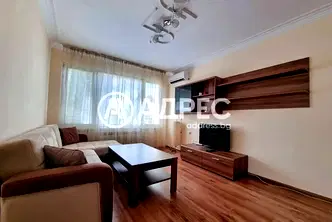 Тристаен апартамент в София, Гео Милев