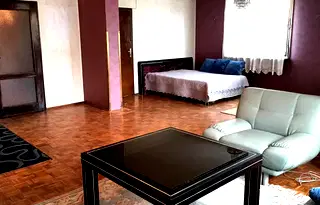 Тристаен апартамент с три балкона в Гоце Делчев, София