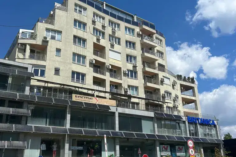 Three-room apartment in Gotse Delchev with terrace and elevator