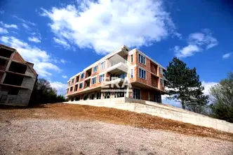 Тристаен апартамент в София, Горна баня