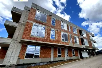 Тристаен апартамент с тераса в Горубляне, София