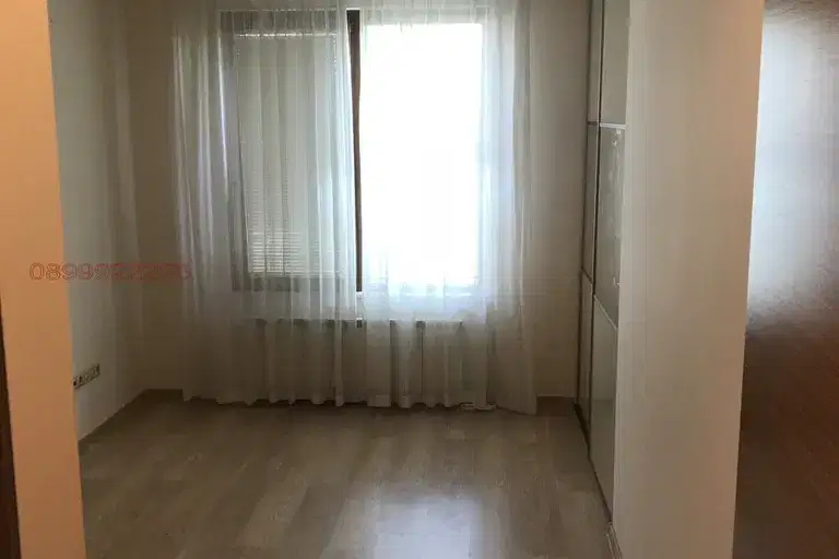 3-bedroom apartment in Sofiya, Gradina