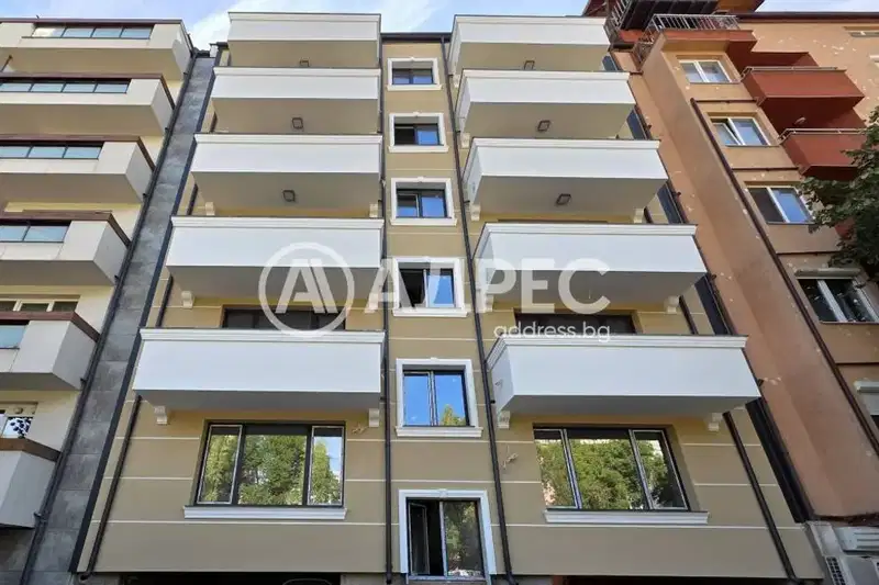 3-bedroom apartment in Sofiya, Hipodruma