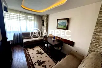 Тристаен апартамент в Хиподрума с обитаемо таванско помещение