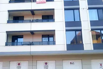 Тристаен апартамент с две тераси в Хладилника, София