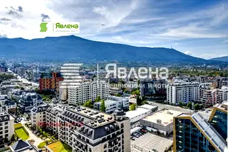 Тристаен апартамент с две тераси в Хладилника, София