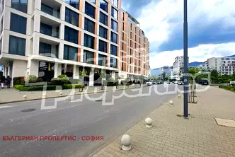 Двустаен апартамент с голяма тераса в Хладилника, София