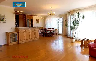 Просторен 3-стаен апартамент с гледка към Южен парк в Хладилника