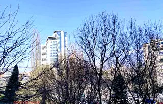 Тристаен апартамент с три балкона в Иван Вазов, София