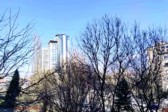 Тристаен апартамент с три балкона в Иван Вазов, София