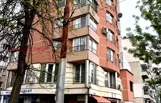 Двустаен апартамент с остъклена тераса в Иван Вазов, София