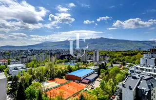 Просторен 4-стаен апартамент с две тераси в Изгрев, София