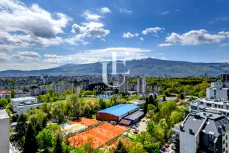 Просторен 4-стаен апартамент с две тераси в Изгрев, София