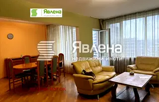 Тристаен апартамент с две тераси в Изгрев, София