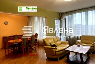 Тристаен апартамент с две тераси в Изгрев, София