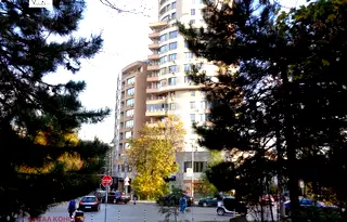 Тристаен апартамент с тераса в Изток, София, ул. Николай Хайтов