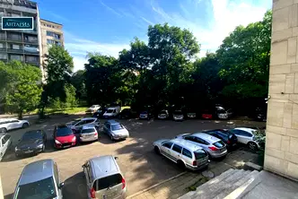 Тристаен апартамент с голяма тераса в Изток, София