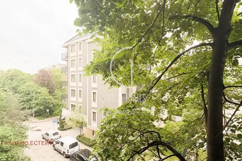 Тристаен апартамент с тераса в кв. Изток, София