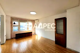 Многостаен апартамент в София, Изток