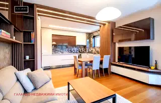 Тристаен апартамент с две тераси в Изток, София