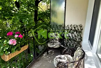 Тристаен апартамент с голяма тераса в кв. Изток, София
