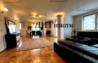 Просторен 4-стаен апартамент с три тераси в Изток, София