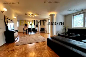 Просторен 4-стаен апартамент с три тераси в Изток, София