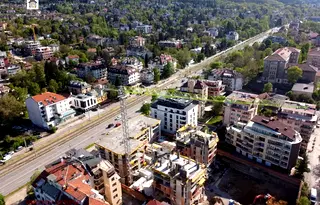 Тристаен апартамент с голяма тераса в Карпузица, София