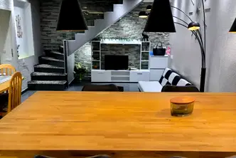 Четиристаен апартамент с двор в Карпузица, София