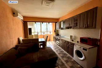 Тристаен апартамент в Красна поляна 1 с асансьор