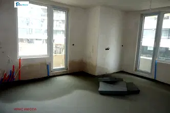 Тристаен апартамент с тераса в Красна поляна 2, София