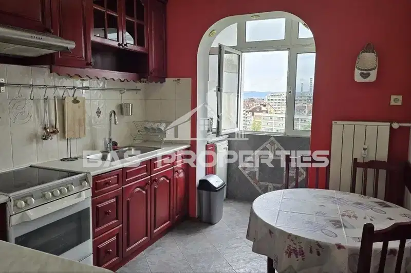 3-bedroom apartment in Sofiya, Krasno Selo