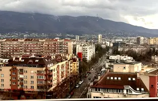 Тристаен апартамент с панорамна гледка в Красно село, София