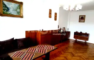 Тристаен апартамент с две тераси в Красно село, София