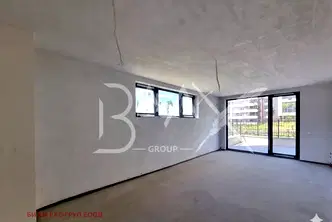Двустаен апартамент с двор в Кръстова вада, София