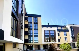 Тристаен апартамент с балкон в Кръстова вада, София