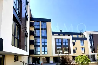 Тристаен апартамент с балкон в Кръстова вада, София