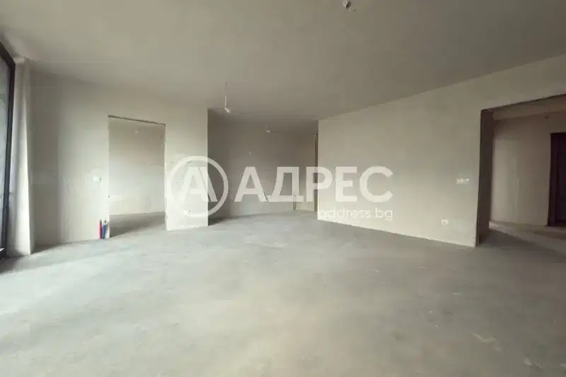 Тристаен апартамент с две тераси в Кръстова вада, София