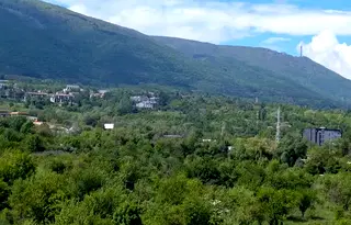 Просторен 3-стаен апартамент в Кръстова вада с тристранно изложение