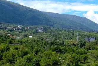 Просторен 3-стаен апартамент в Кръстова вада с тристранно изложение