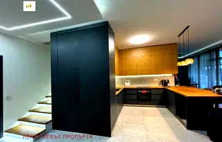 Тристаен апартамент с голям двор в Кръстова вада, София