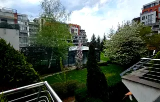 Тристаен апартамент с тераса и гледка към Витоша в Кръстова вада